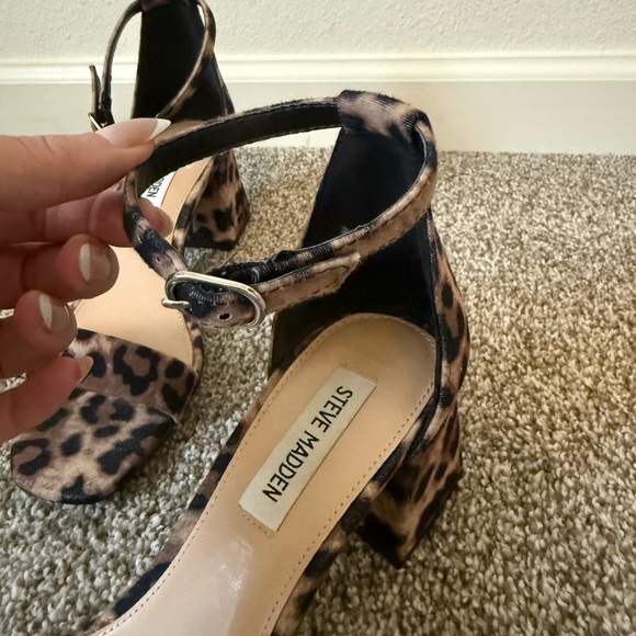 Steve Madden Leopard Print Block Heels with Ankle Strap Size 9 - Picture 5 of 5